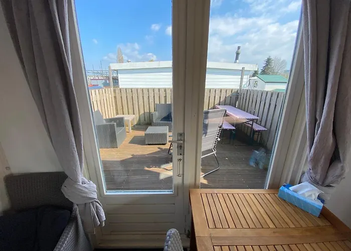 Bed & Breakfast Boat 3*