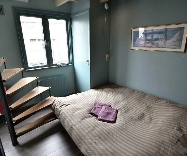 Bed & Breakfast Boat