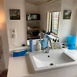 Boat Bed & Breakfast 3*