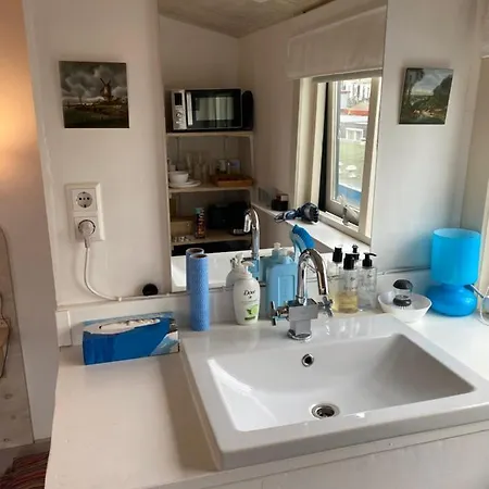 Boat Bed & Breakfast 3*