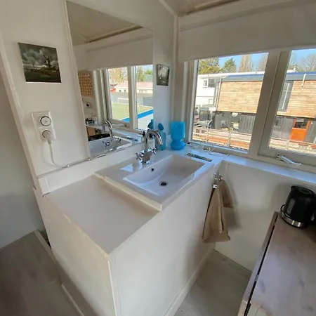 Bed & Breakfast Boat Amsterdam