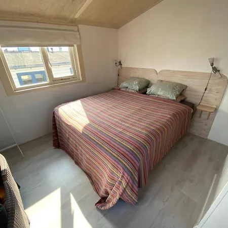 Boat Bed & Breakfast
