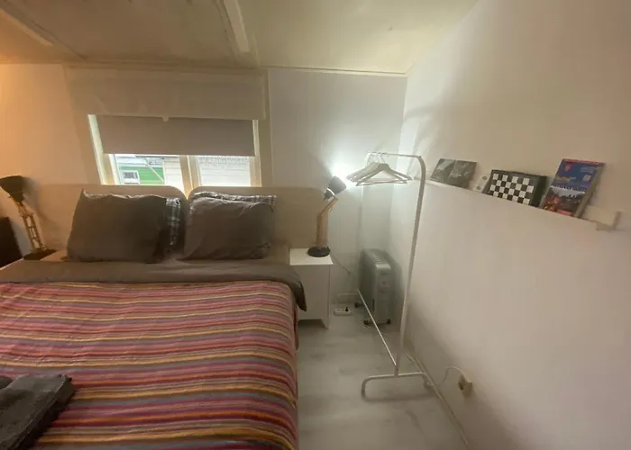 Boat Bed & Breakfast