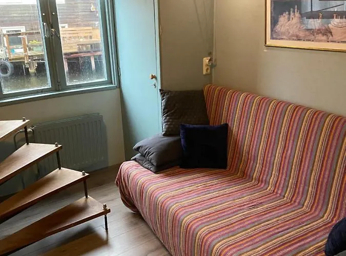 Boat Bed & Breakfast 3*